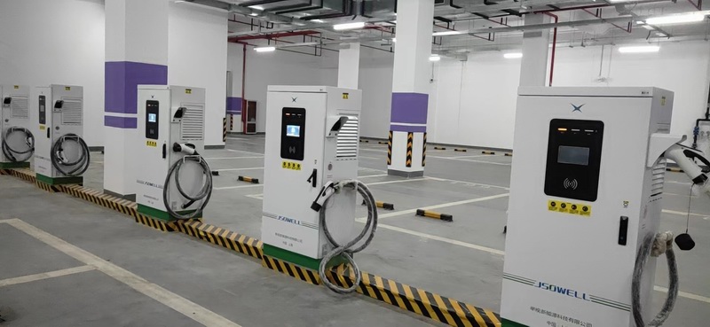 電動(dòng)汽車(chē)新能源歐標(biāo)充電樁主要包括交流充電樁（EVSE,ElectricVehicleSupplyEquipment）和直流充電樁兩大類(lèi)